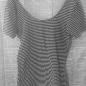 Old navy Women's size S/P low neck line